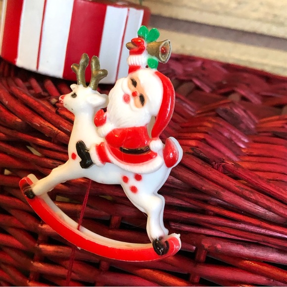 60's Santa Brooch - 60's Christmas Pin - Santa Pin -  Rudolph - Pull Brooch - Picture 11 of 12